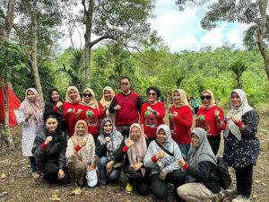 Anna Reynhard di Dampingi Kalapas Curup Kunjungi Lokasi Bunga Rafflesia di Rejang Lebong